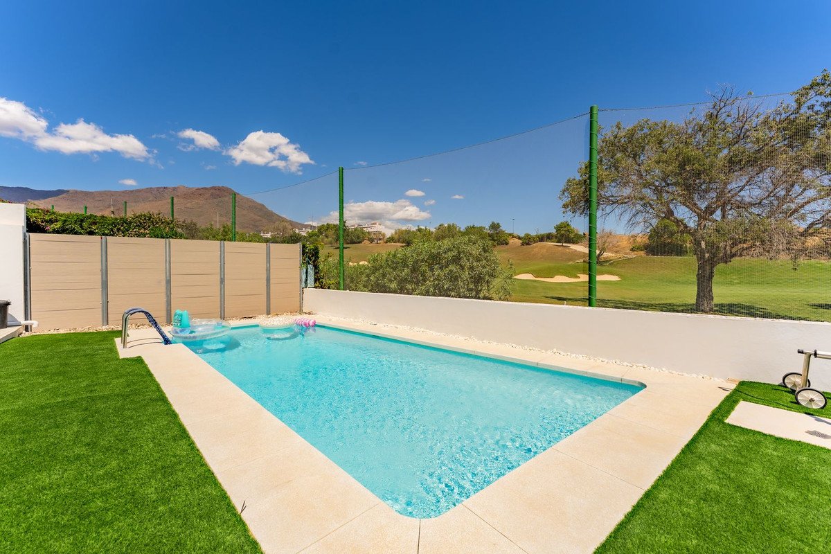 6 Bed Semi-Detached House in Valle Romano