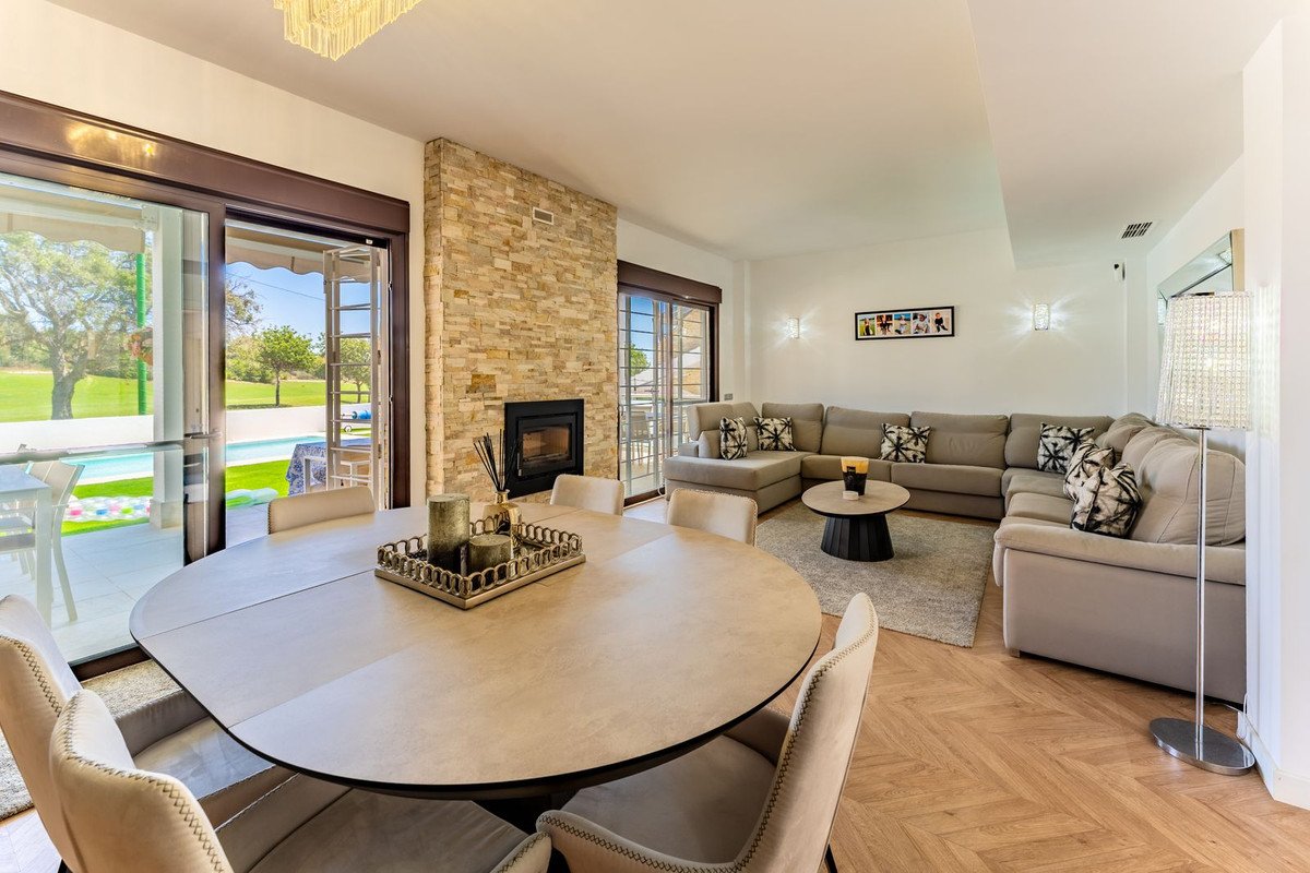 6 Bed Semi-Detached House in Valle Romano
