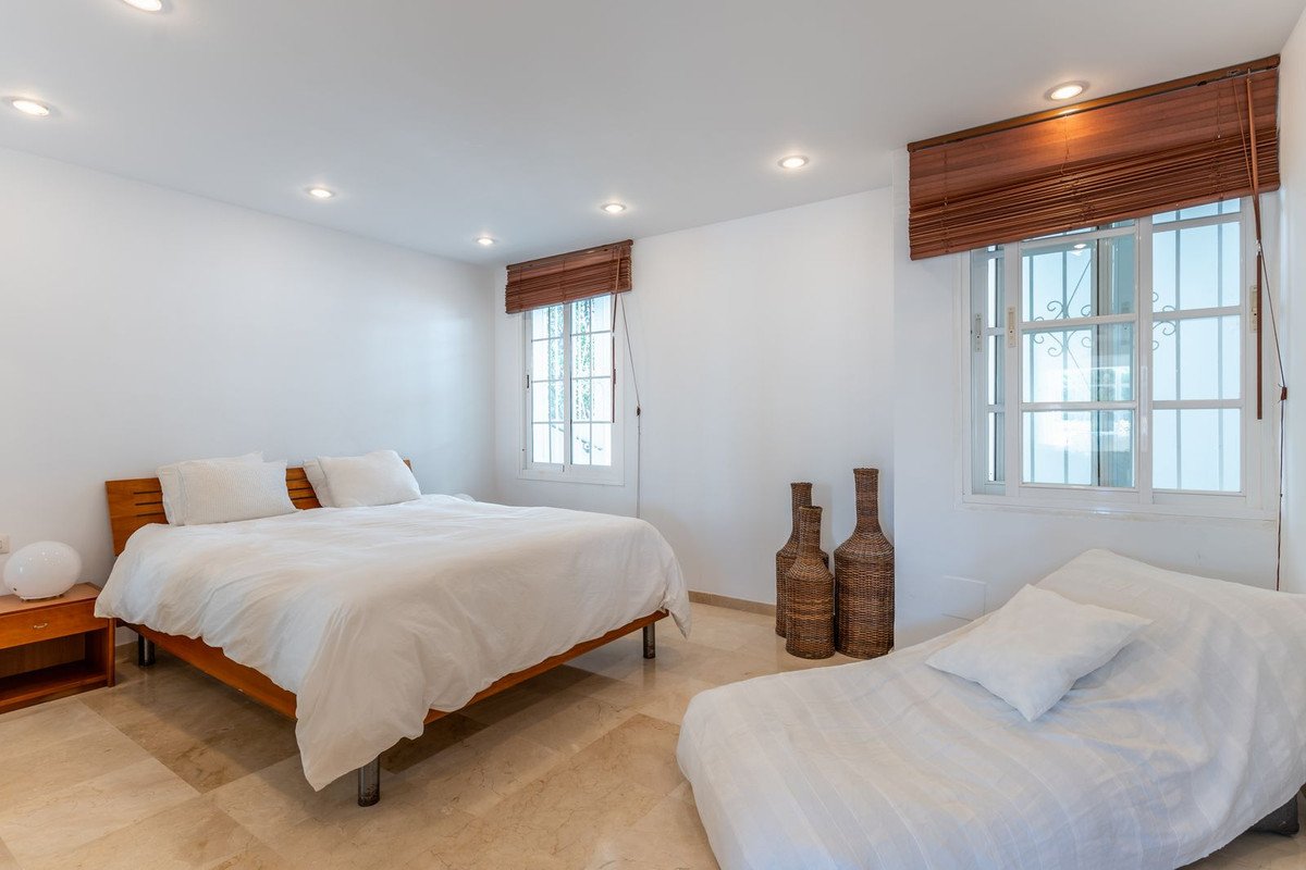 4 Bed Middle Floor Apartment in Málaga