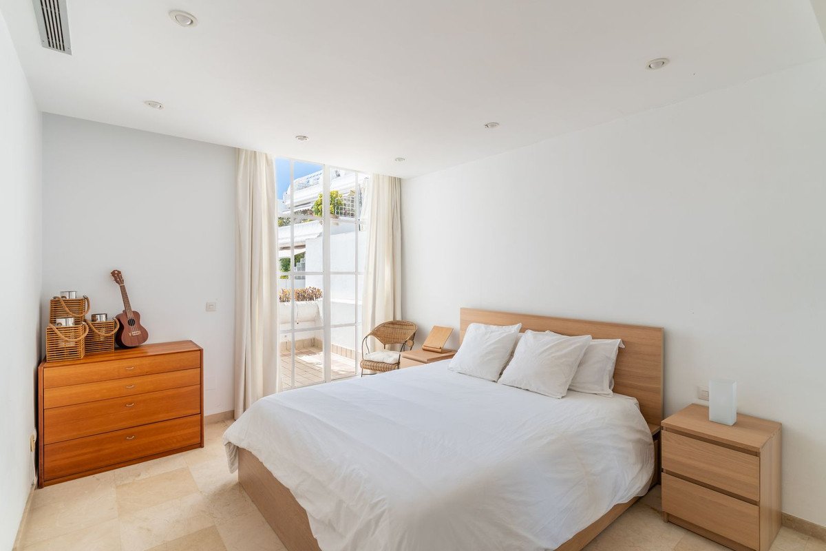 4 Bed Middle Floor Apartment in Málaga