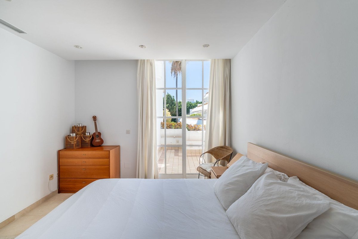 4 Bed Middle Floor Apartment in Málaga