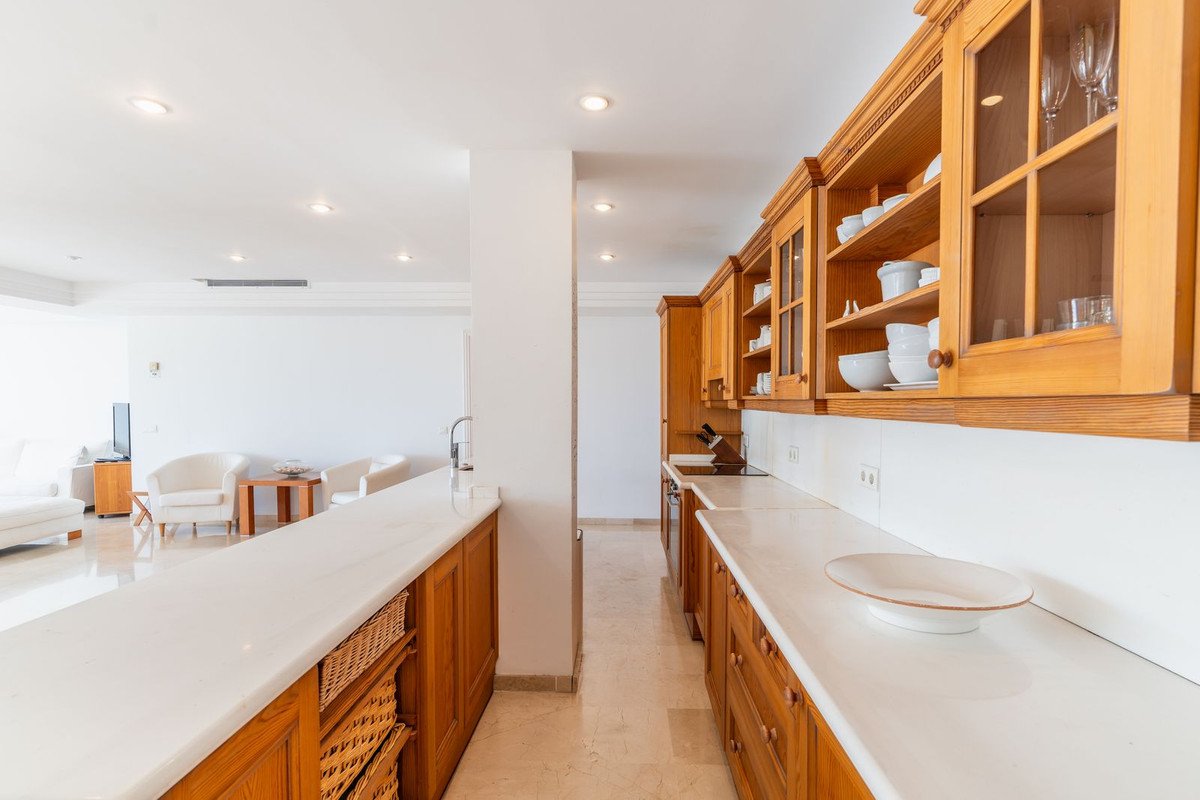 4 Bed Middle Floor Apartment in Málaga