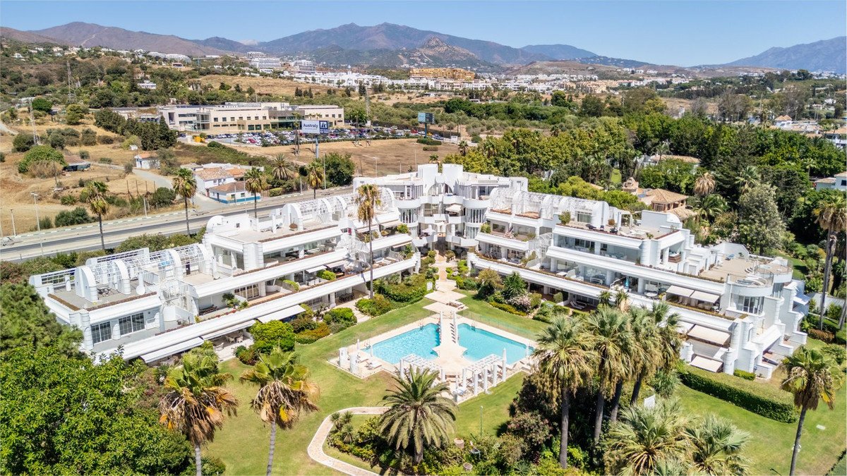 4 Bed Middle Floor Apartment in Málaga