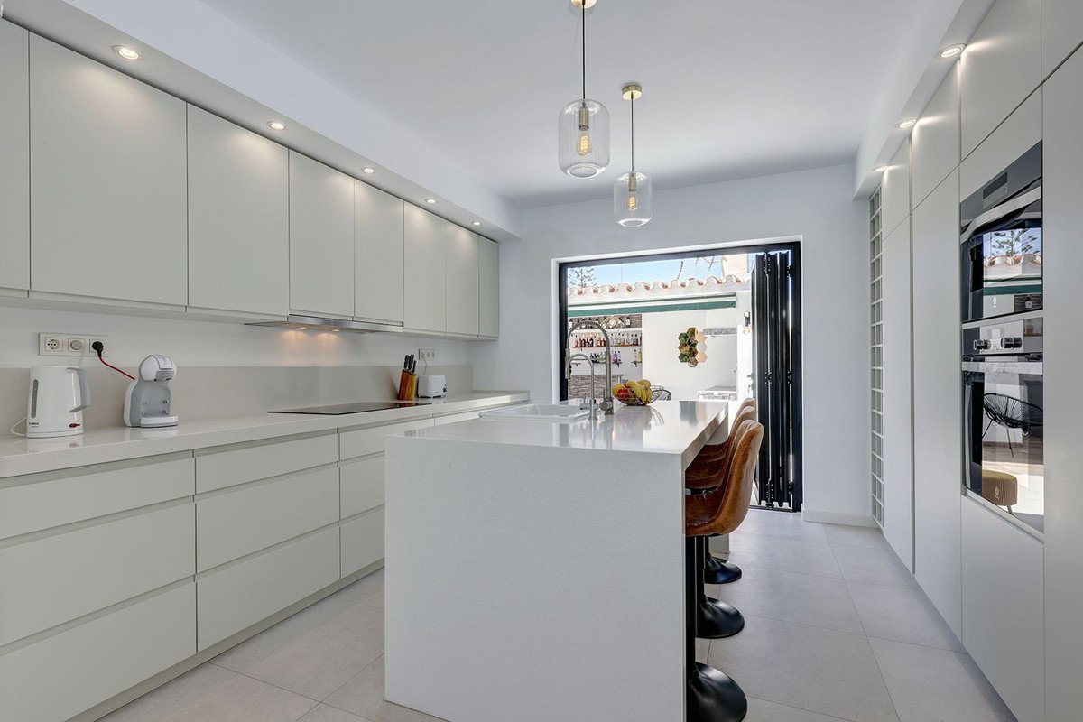 6 Bed Detached Villa in Marbella