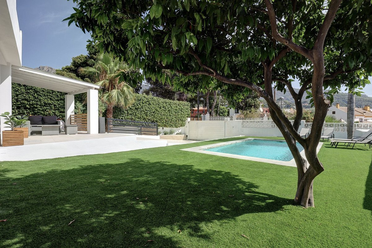 6 Bed Detached Villa in Marbella
