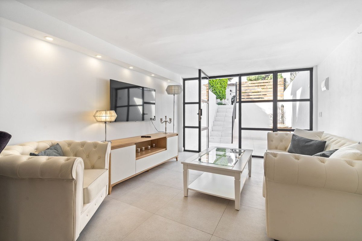 6 Bed Detached Villa in Marbella