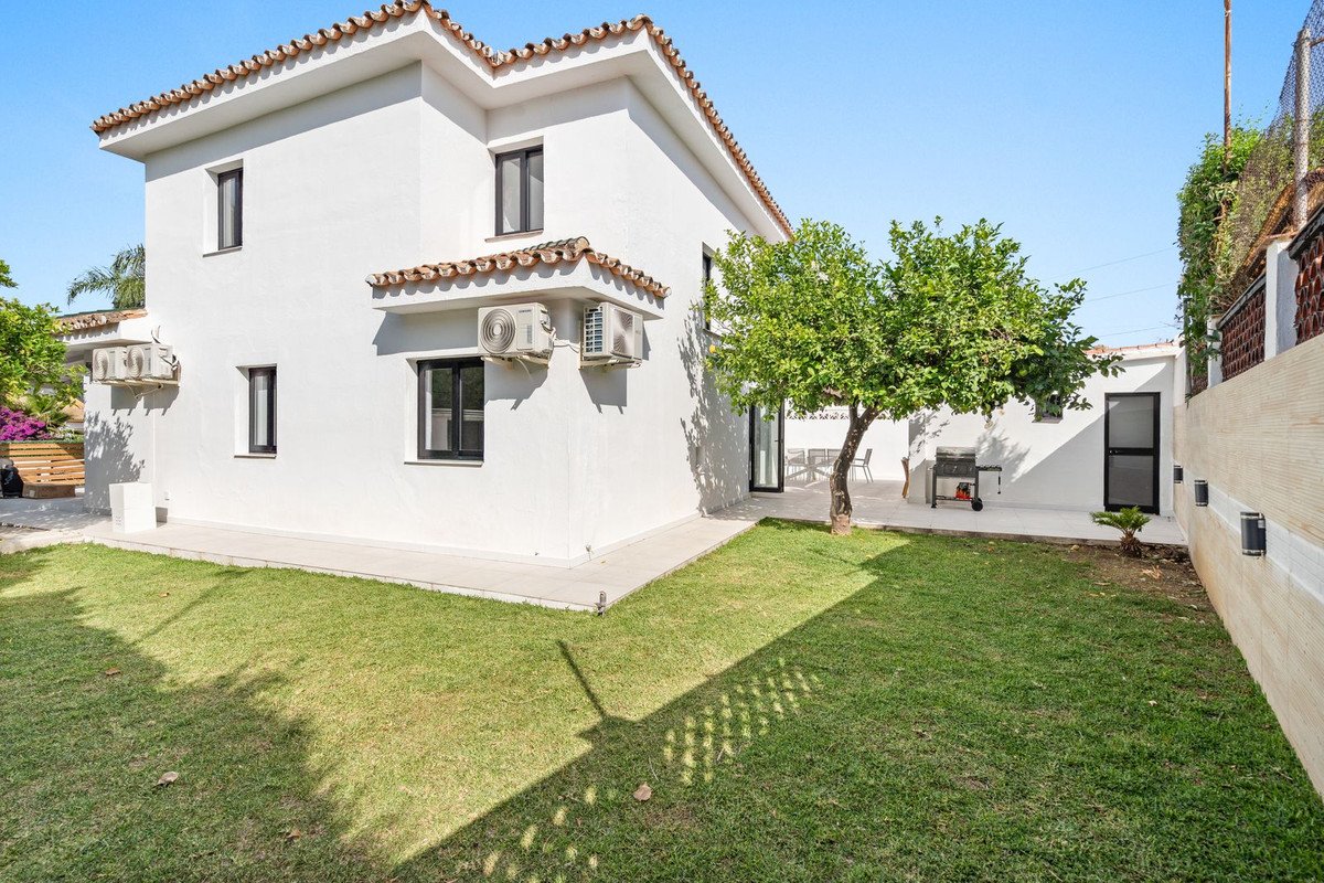 6 Bed Detached Villa in Marbella