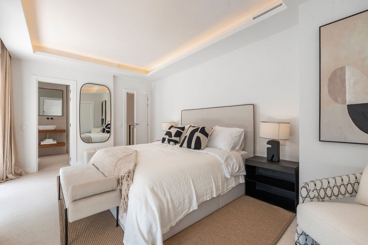 4 Bed Townhouse in Nueva Andalucía