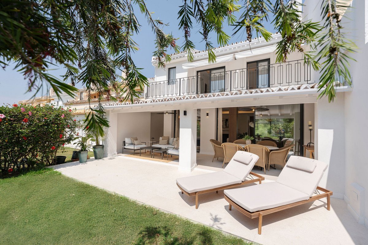 4 Bed Townhouse in Nueva Andalucía