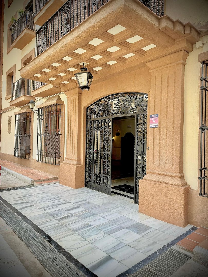 2 Bed Middle Floor Apartment in Calahonda