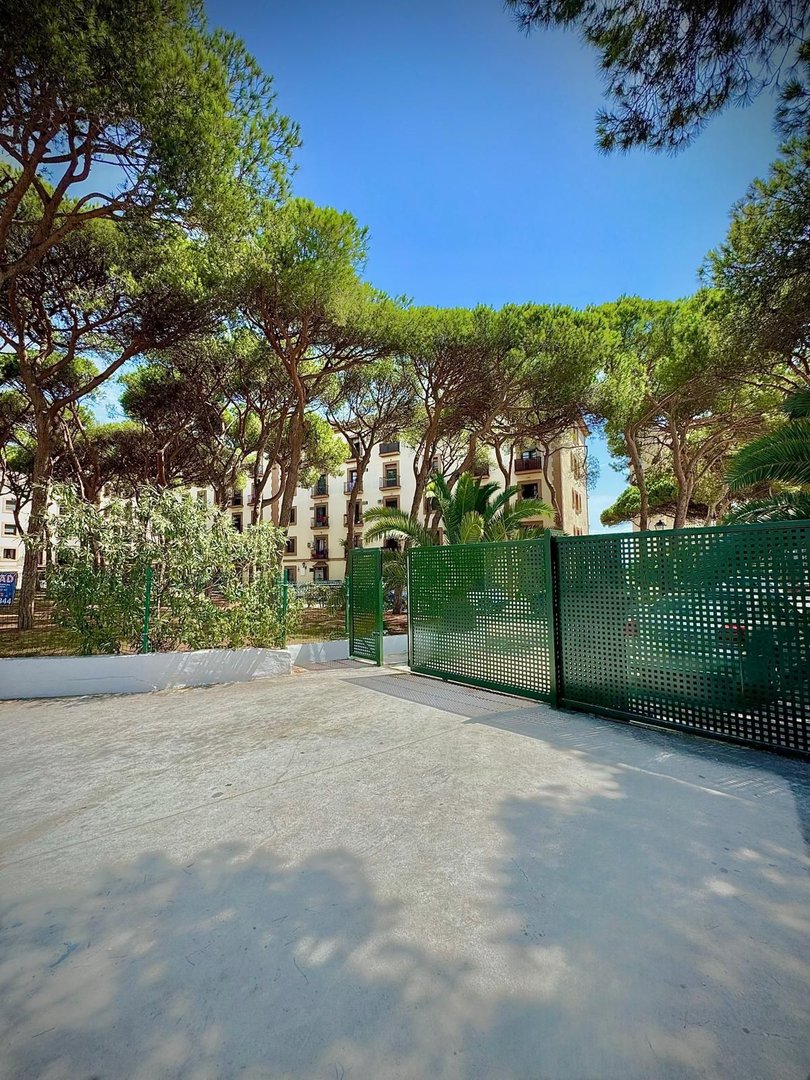 2 Bed Middle Floor Apartment in Calahonda
