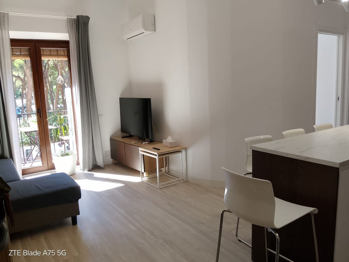2 Bed Middle Floor Apartment in Calahonda