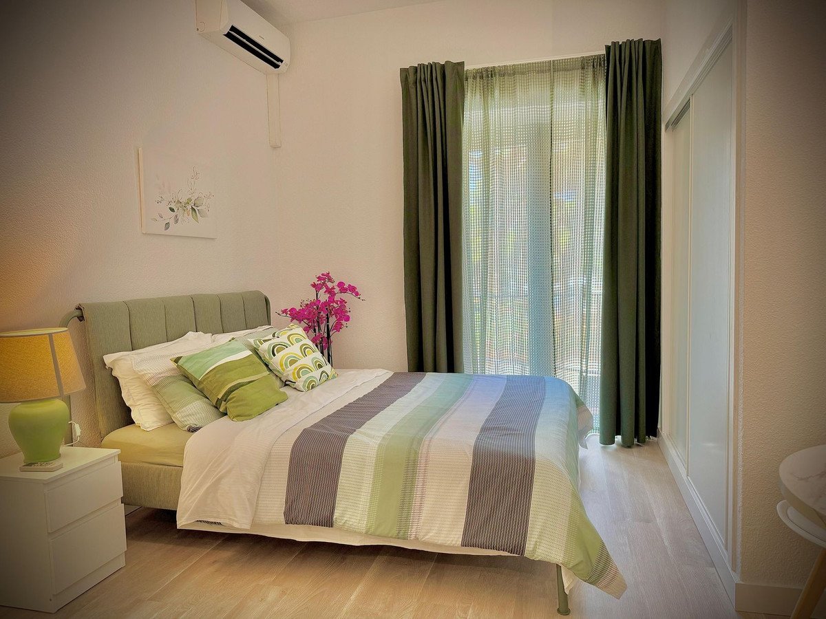 2 Bed Middle Floor Apartment in Calahonda