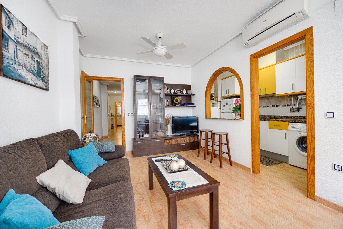 2 Bed Ground Floor Apartment in Torrevieja
