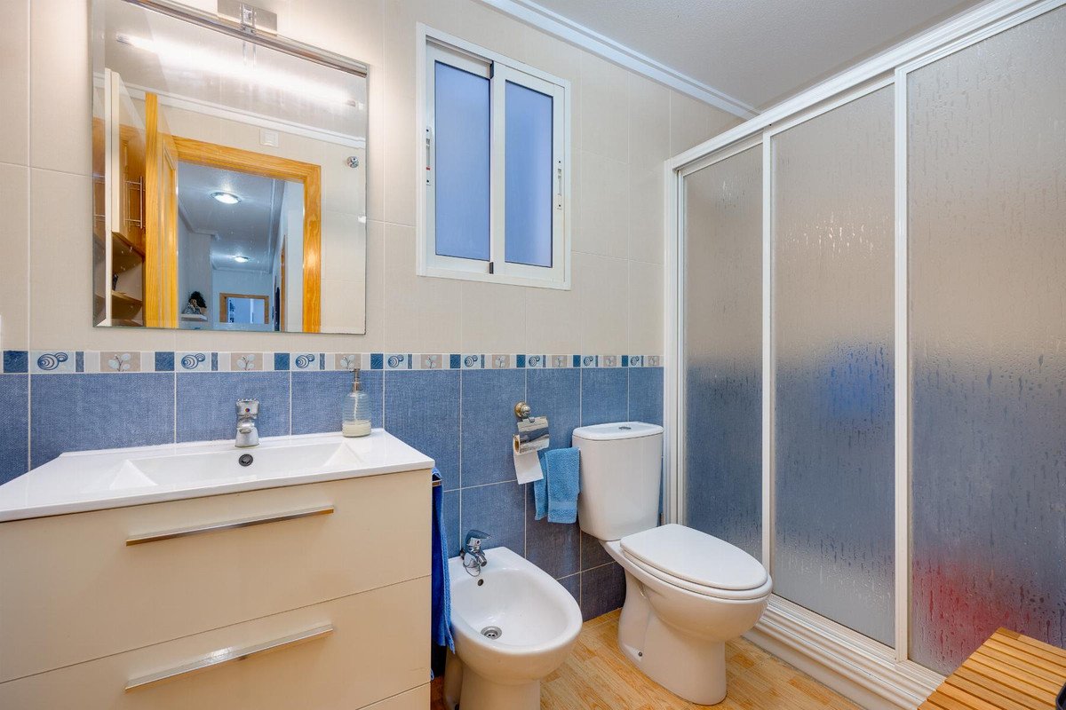2 Bed Ground Floor Apartment in Torrevieja