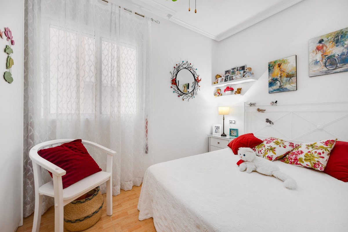 2 Bed Ground Floor Apartment in Torrevieja