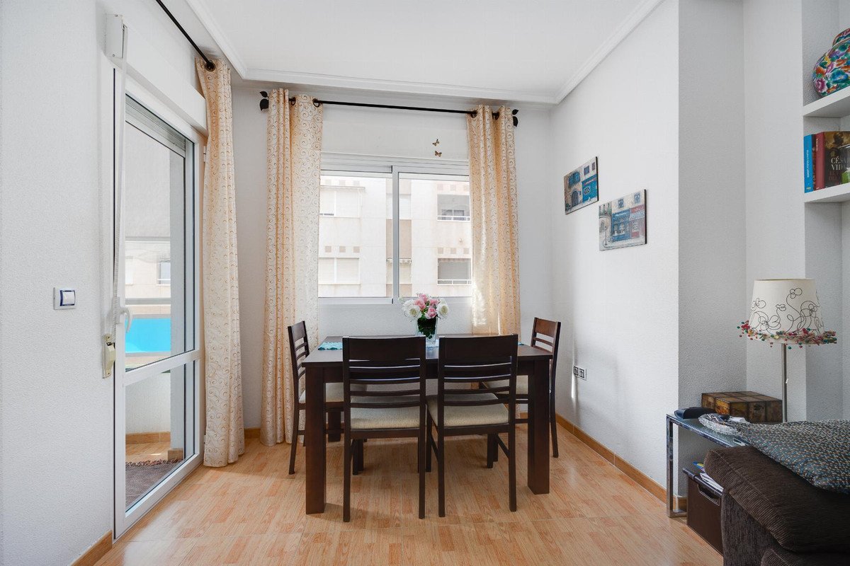 2 Bed Ground Floor Apartment in Torrevieja