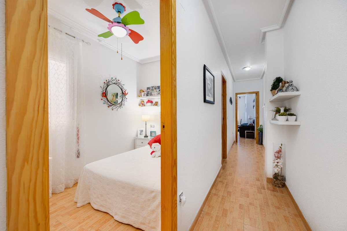 2 Bed Ground Floor Apartment in Torrevieja