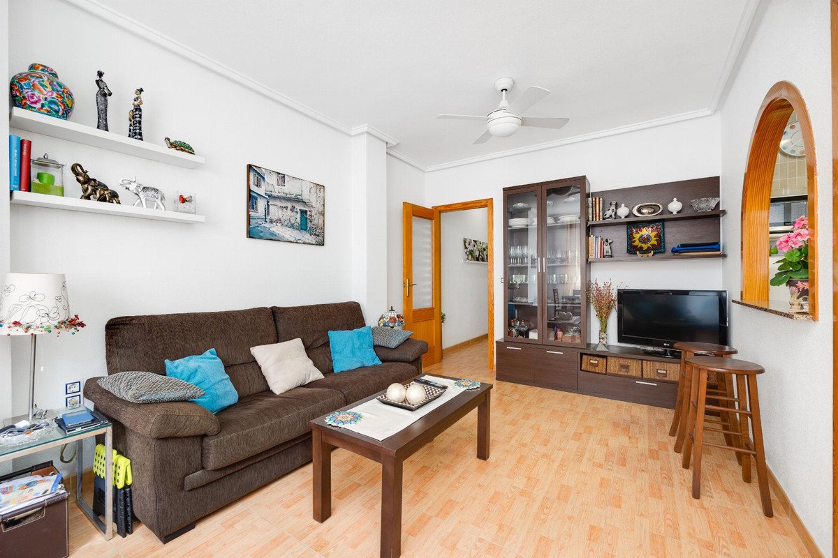 2 Bed Ground Floor Apartment in Torrevieja