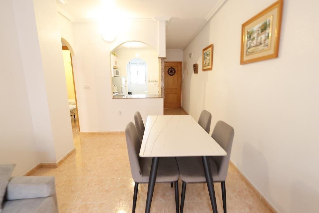 2 Bed Middle Floor Apartment in Parque de las Naciones
