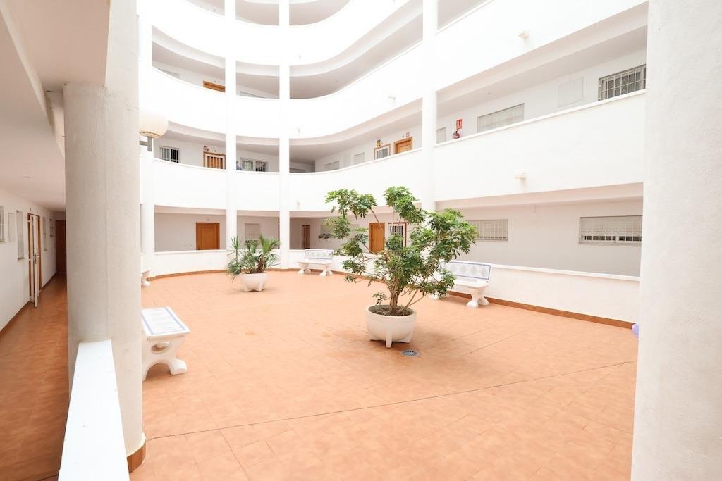 2 Bed Middle Floor Apartment in Parque de las Naciones