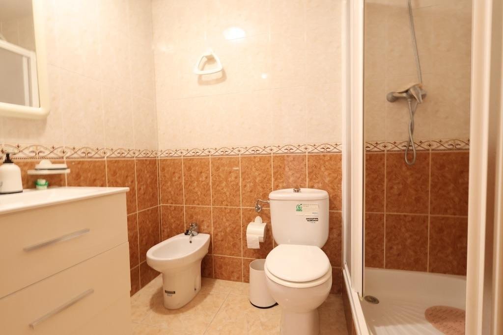 2 Bed Middle Floor Apartment in Parque de las Naciones