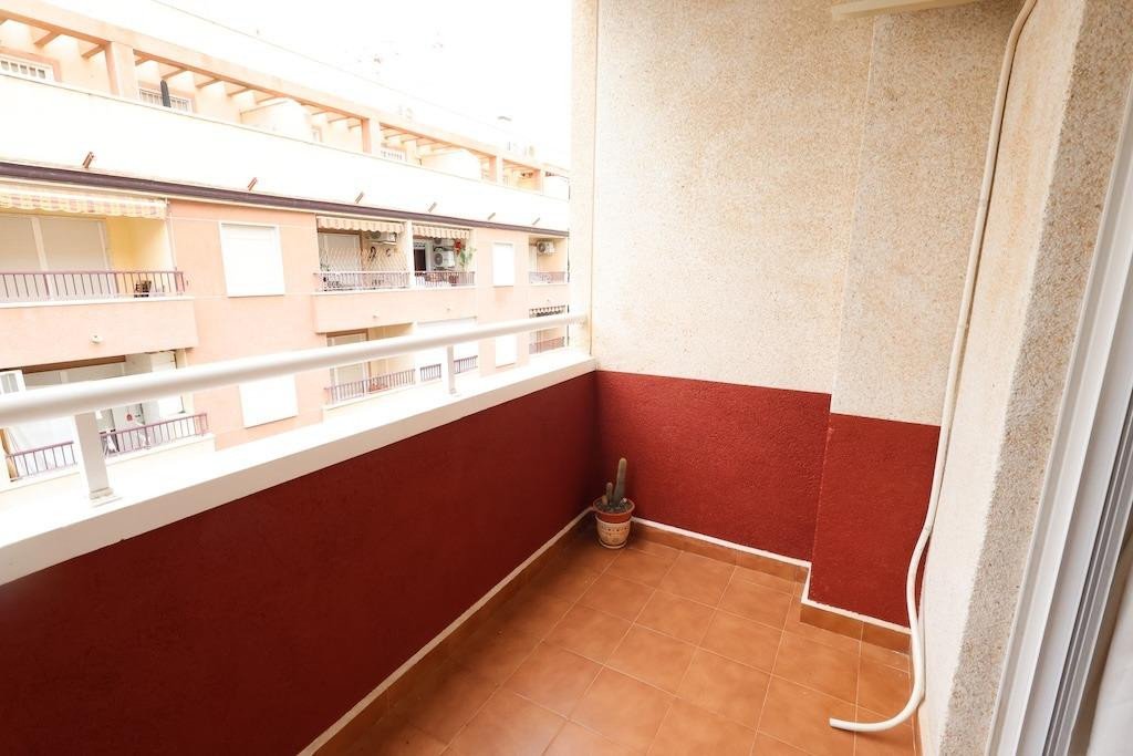2 Bed Middle Floor Apartment in Parque de las Naciones