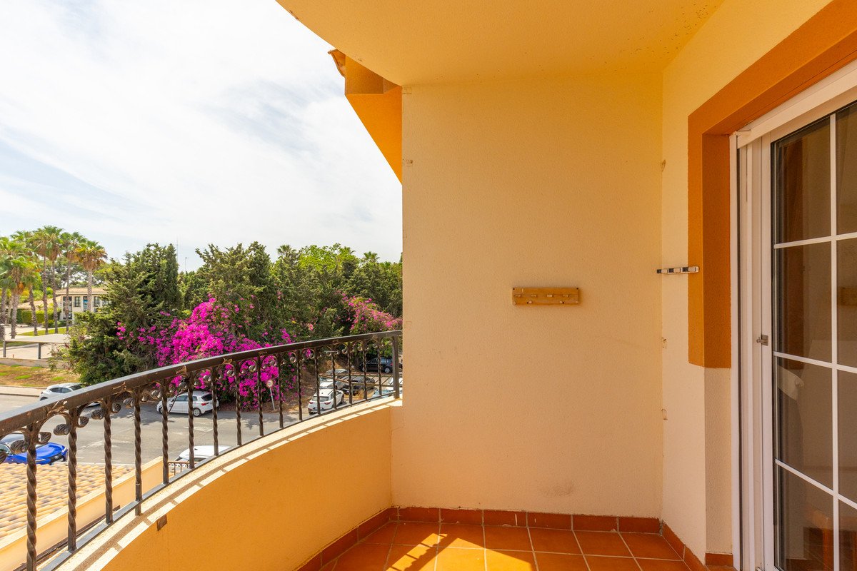 2 Bed Middle Floor Apartment in Villamartin