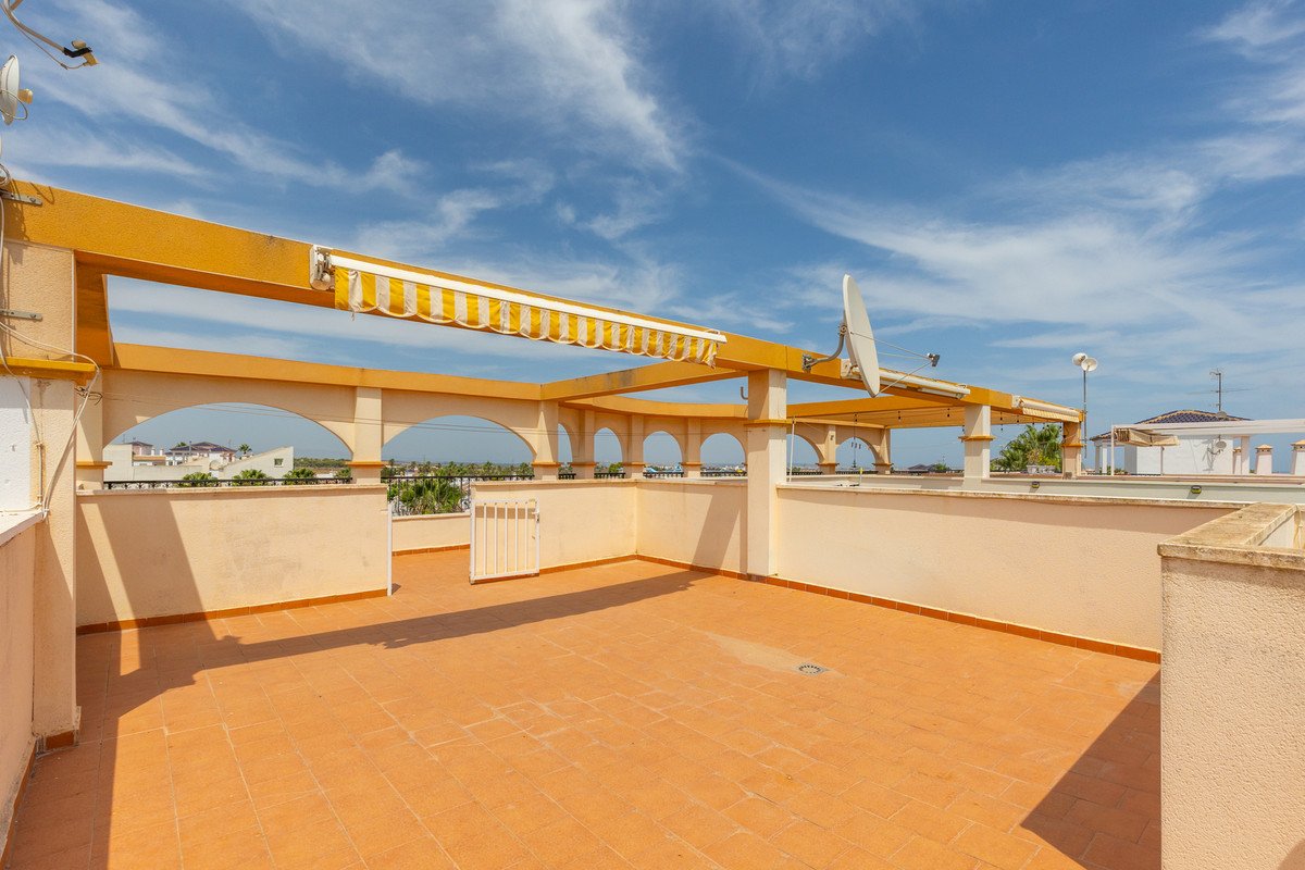 2 Bed Middle Floor Apartment in Villamartin