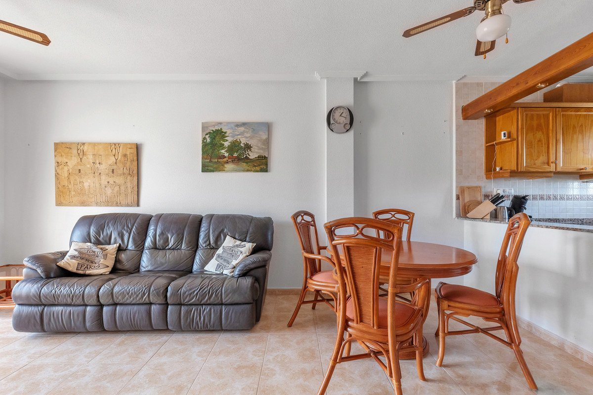 2 Bed Middle Floor Apartment in Villamartin