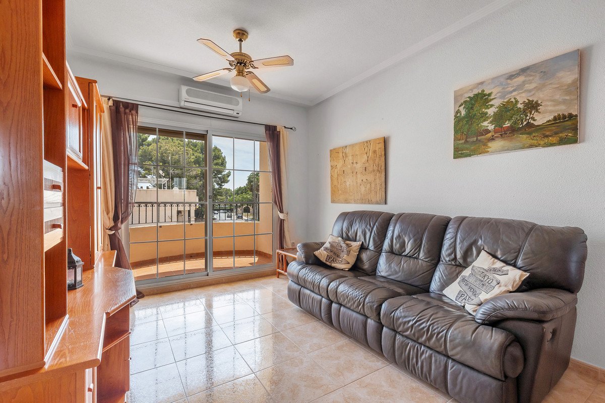 2 Bed Middle Floor Apartment in Villamartin