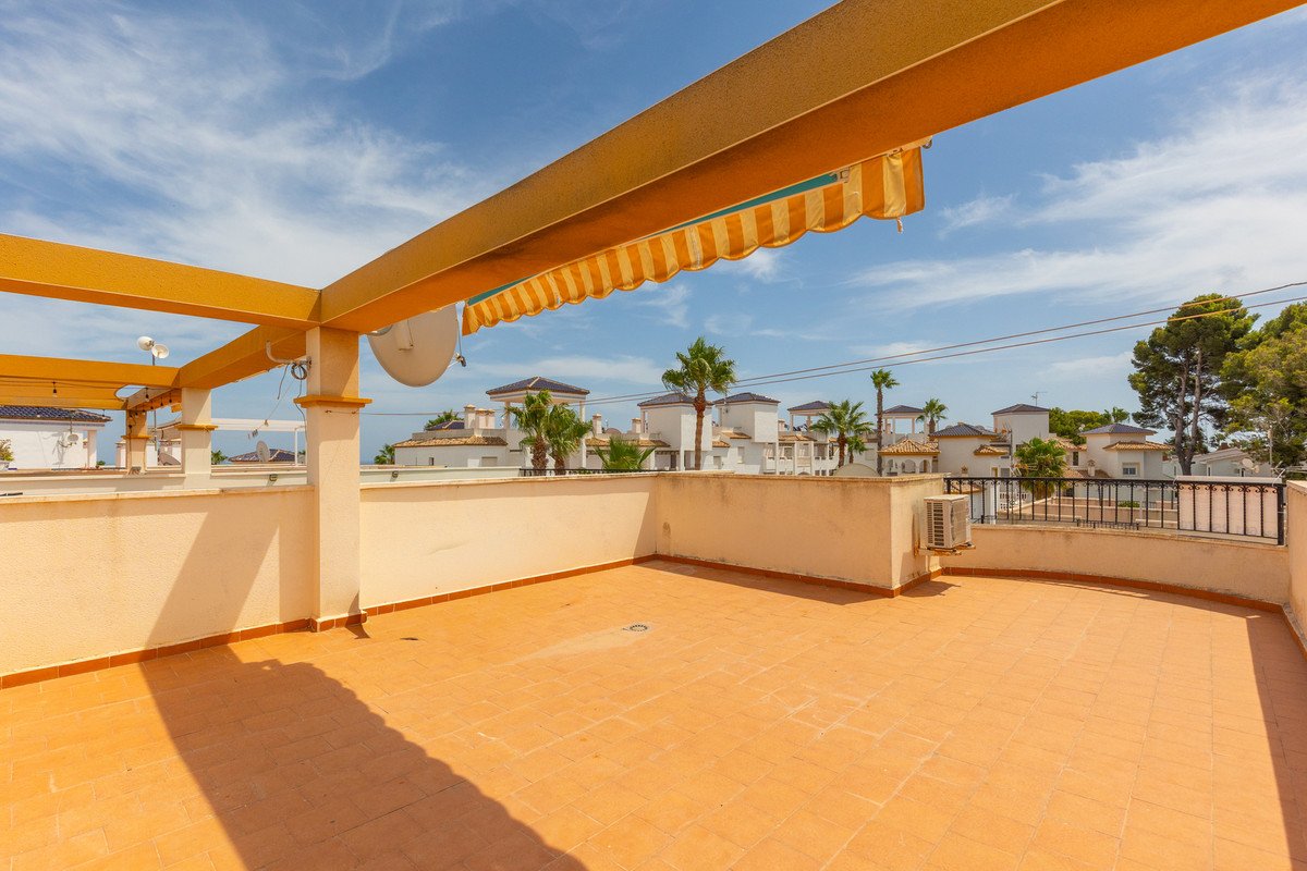 2 Bed Middle Floor Apartment in Villamartin