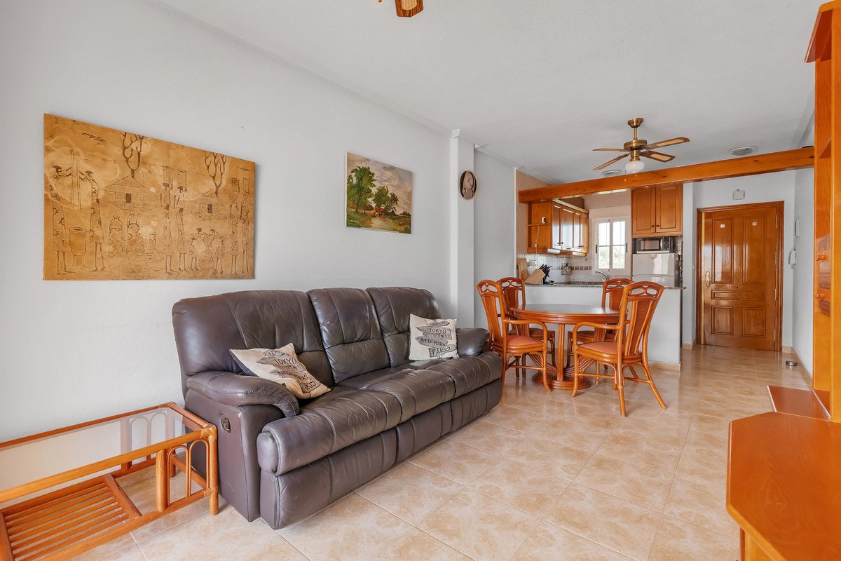 2 Bed Middle Floor Apartment in Villamartin