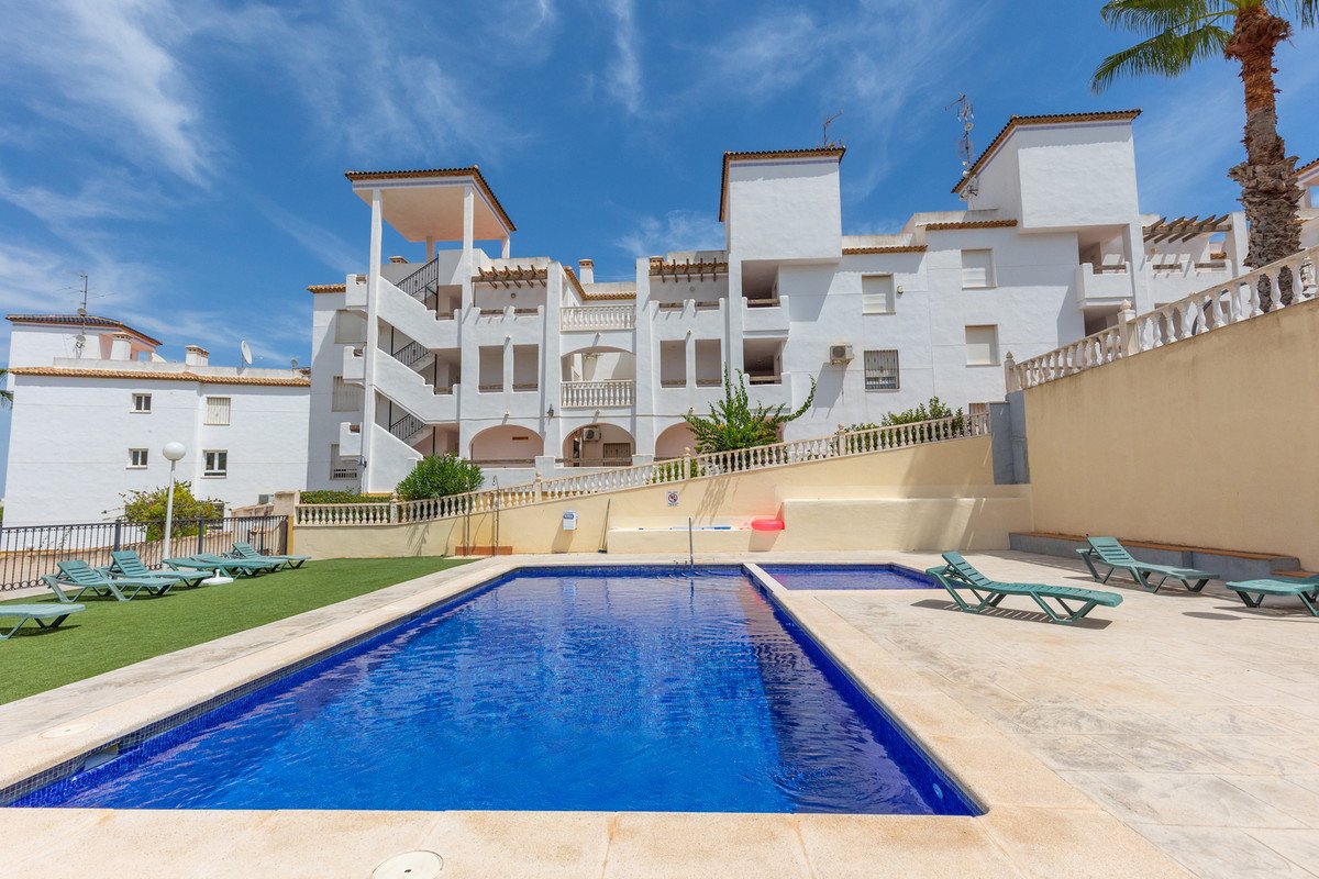 2 Bed Middle Floor Apartment in Villamartin