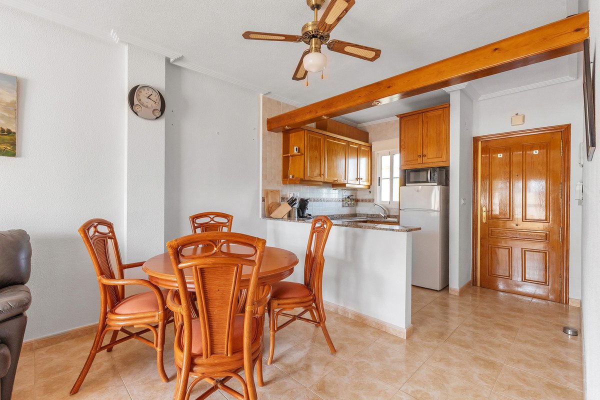 2 Bed Middle Floor Apartment in Villamartin