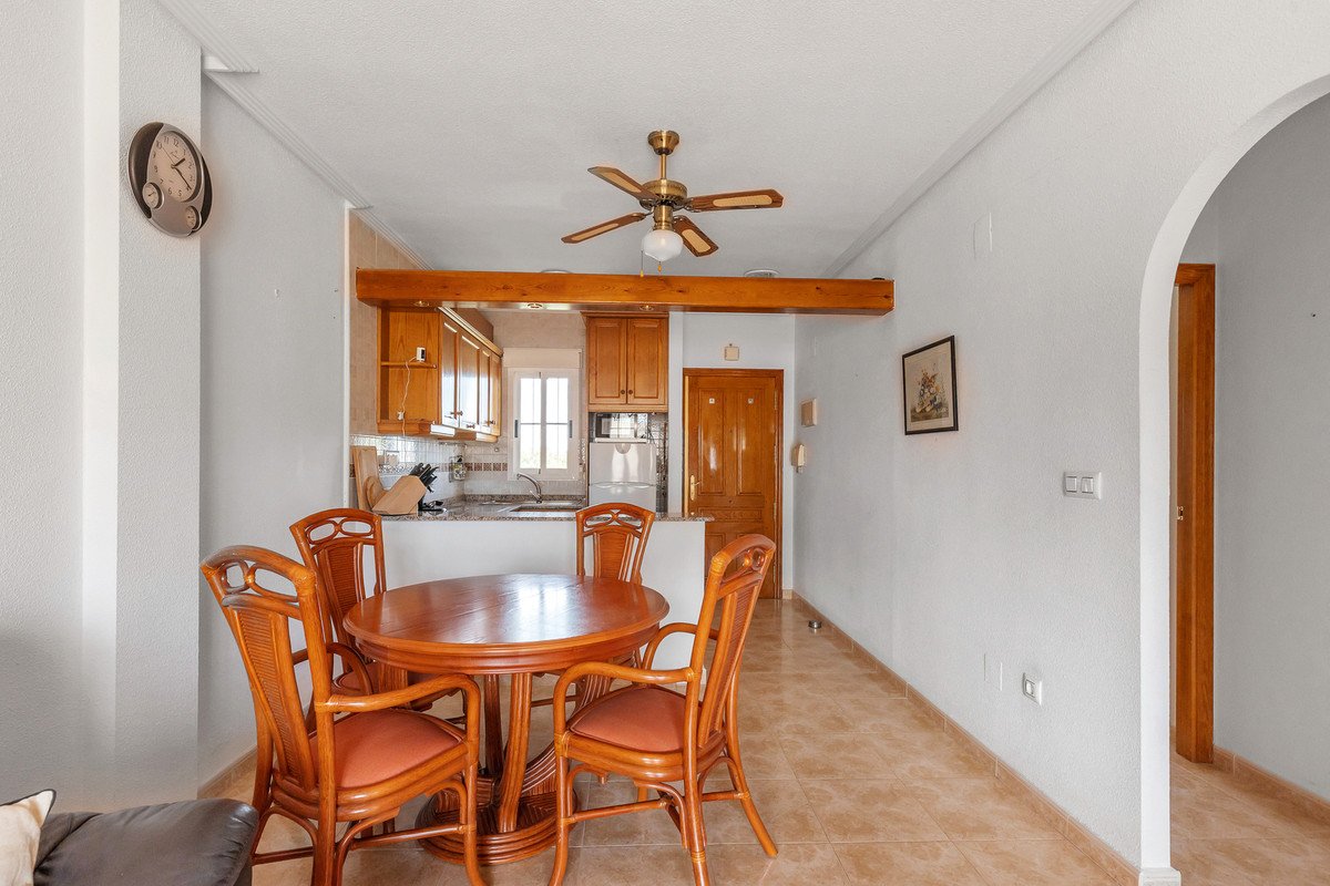 2 Bed Middle Floor Apartment in Villamartin