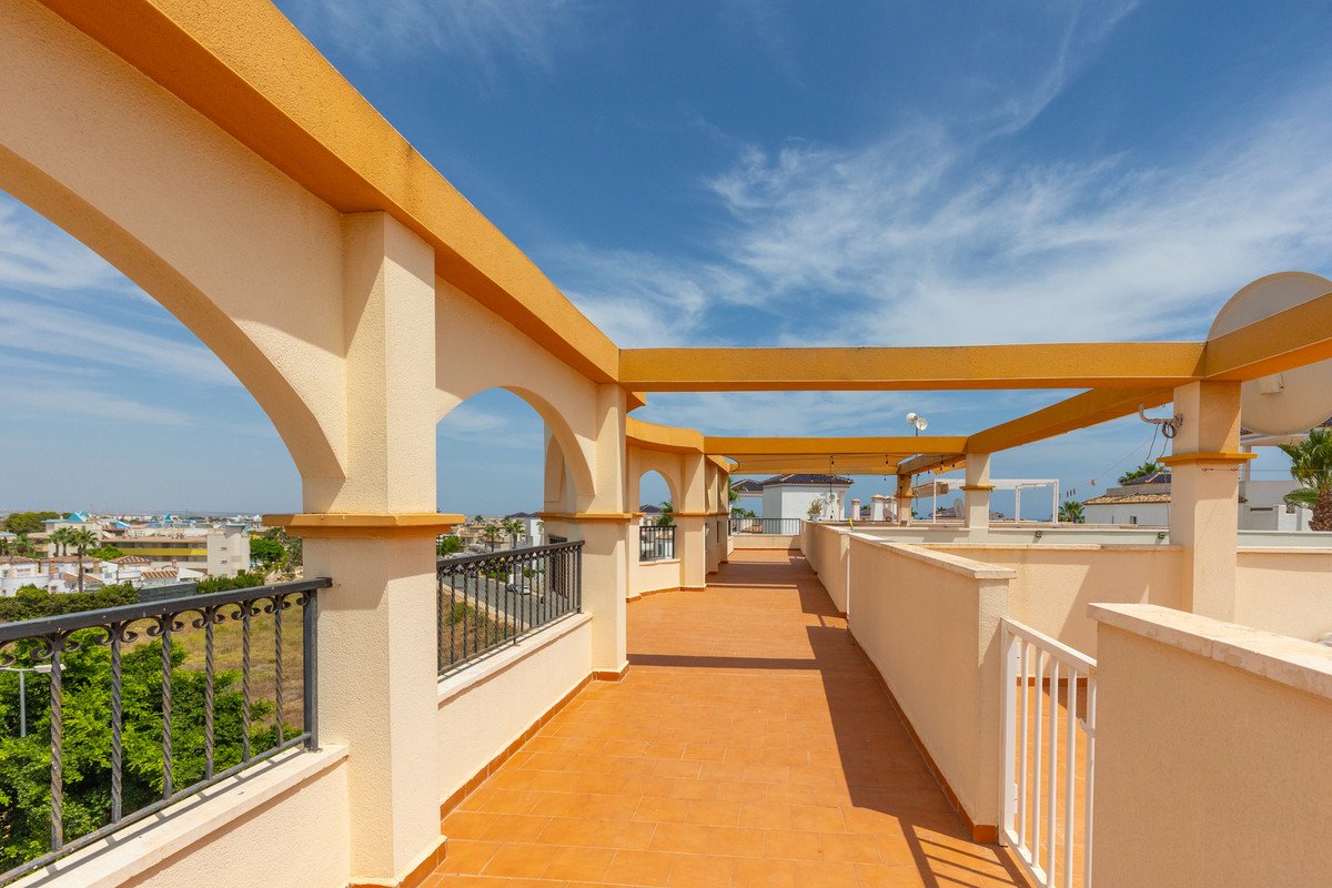 2 Bed Middle Floor Apartment in Villamartin