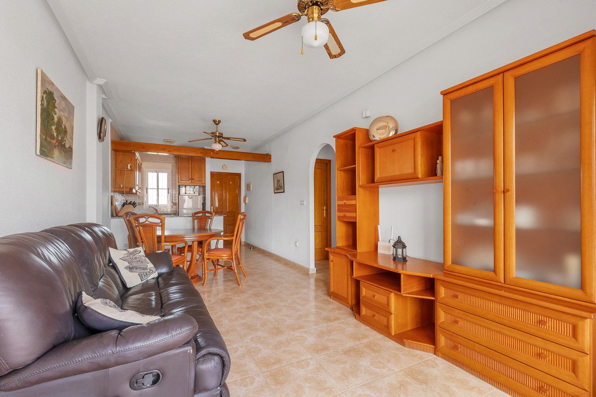 2 Bed Middle Floor Apartment in Villamartin
