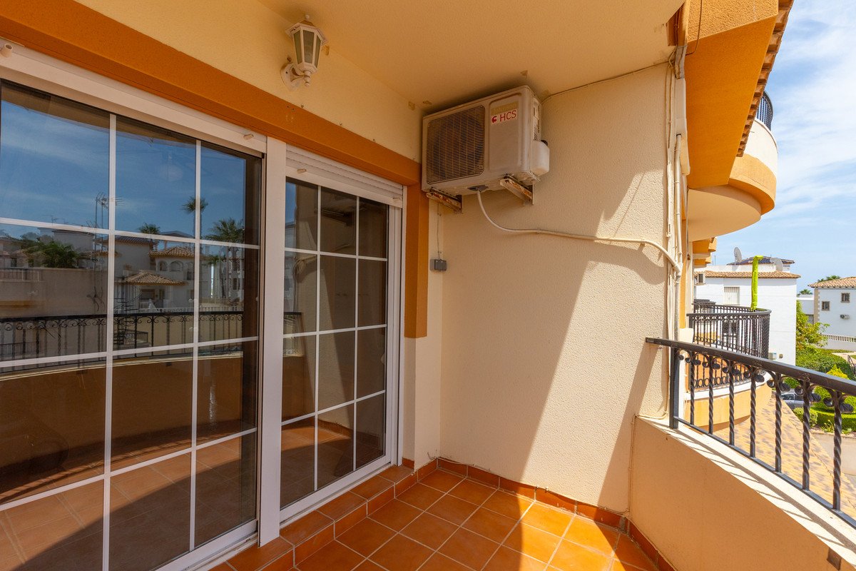 2 Bed Middle Floor Apartment in Villamartin