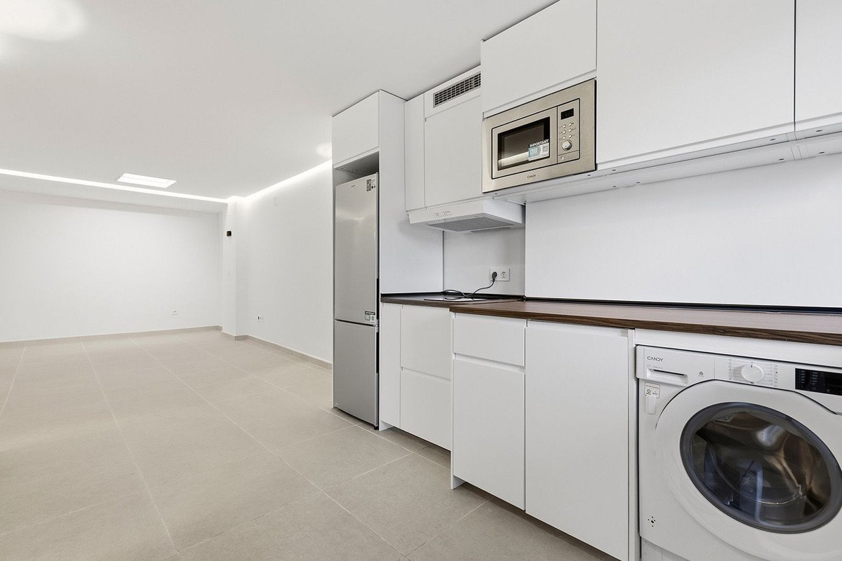 1 Bed Middle Floor Apartment in Marbella