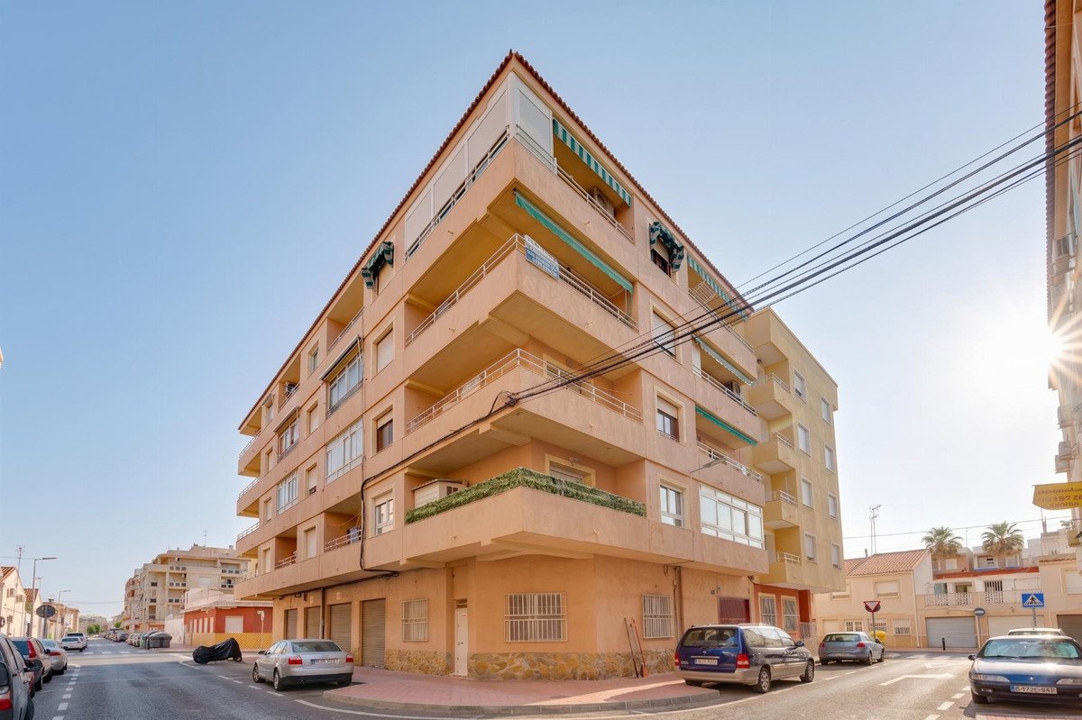 3 Bed Middle Floor Apartment in Torrevieja