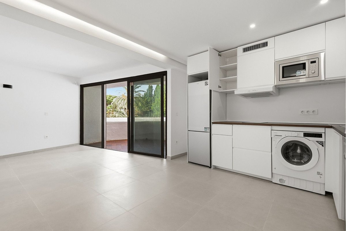 1 Bed Middle Floor Apartment in Marbella