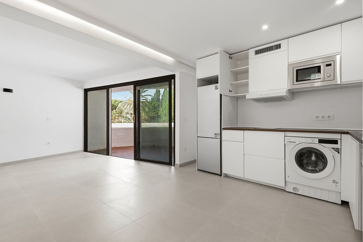 1 Bed Middle Floor Apartment in Marbella