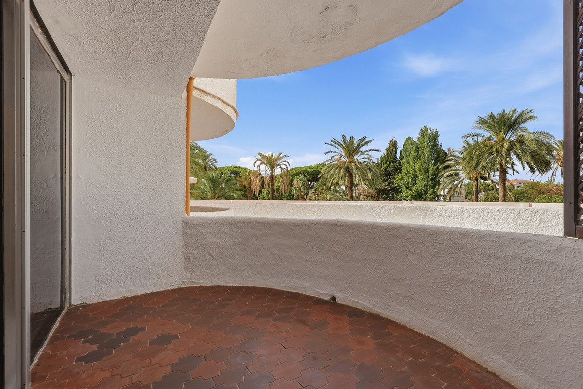 1 Bed Middle Floor Apartment in Marbella