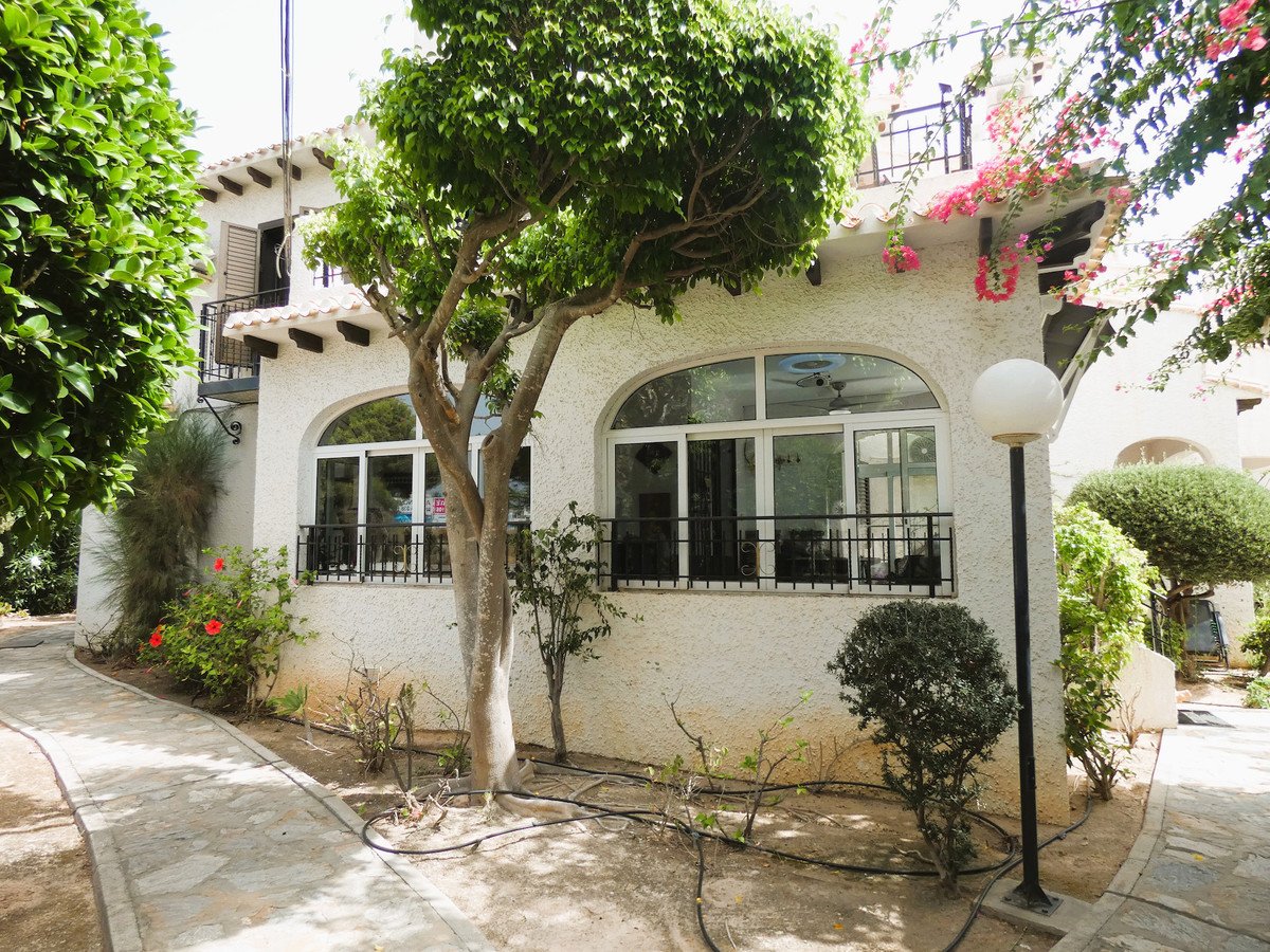 3 Bed Detached Villa in Cabo Roig
