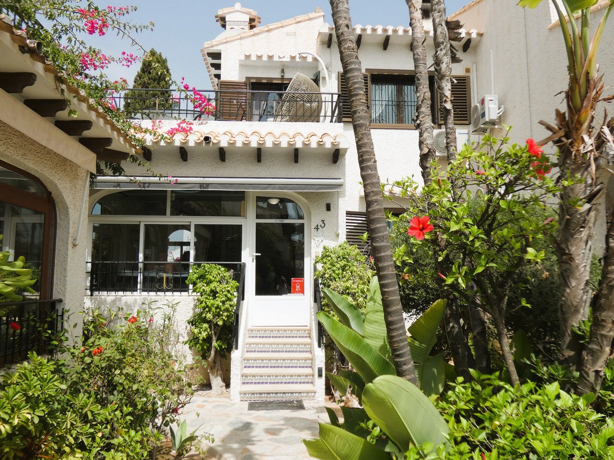 3 Bed Detached Villa in Cabo Roig
