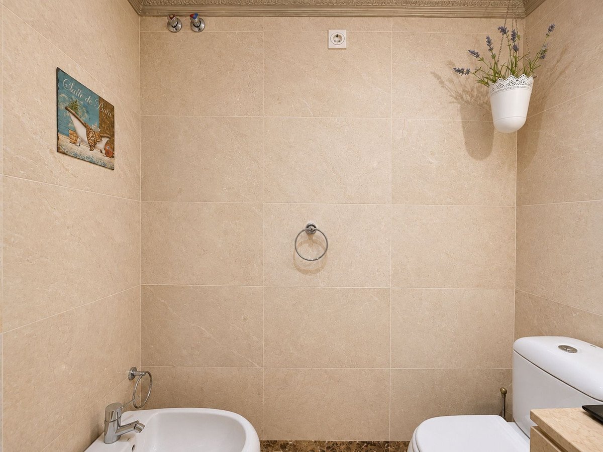 2 Bed Middle Floor Apartment in Manilva