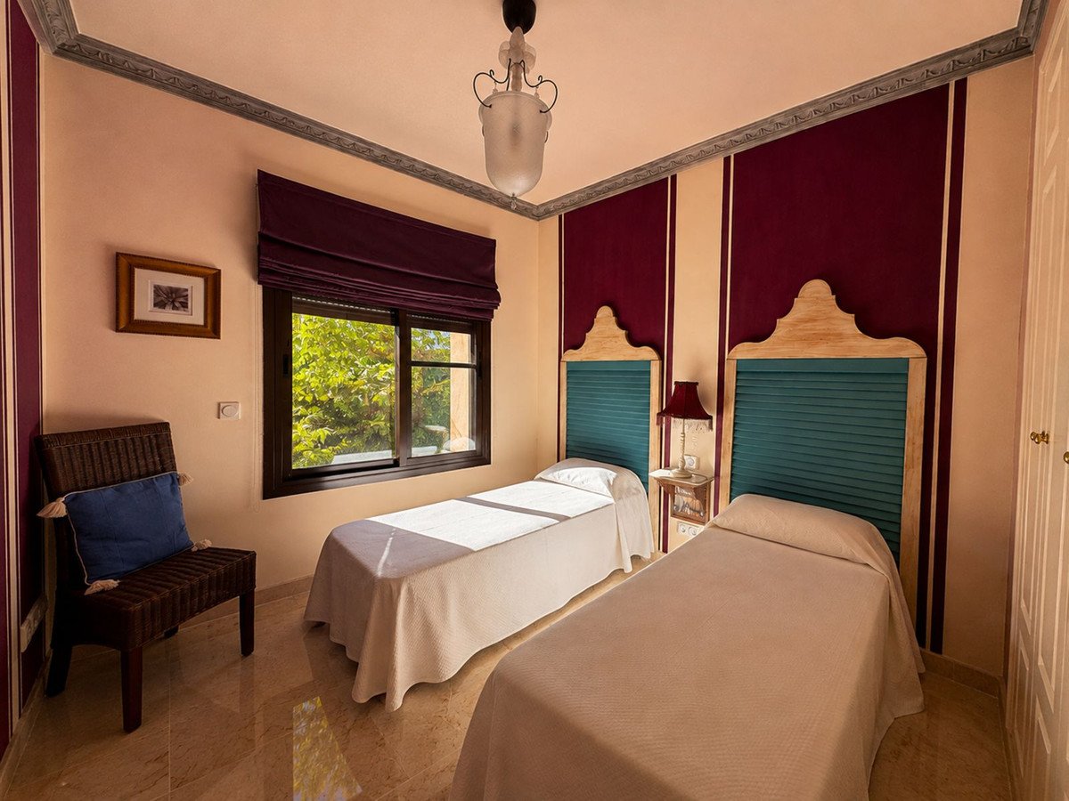 2 Bed Middle Floor Apartment in Manilva