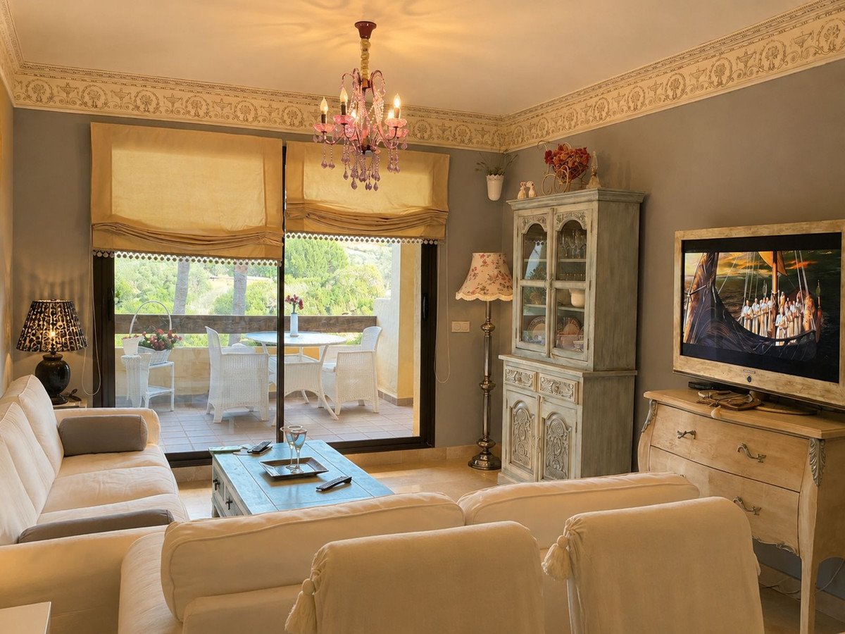 2 Bed Middle Floor Apartment in Manilva