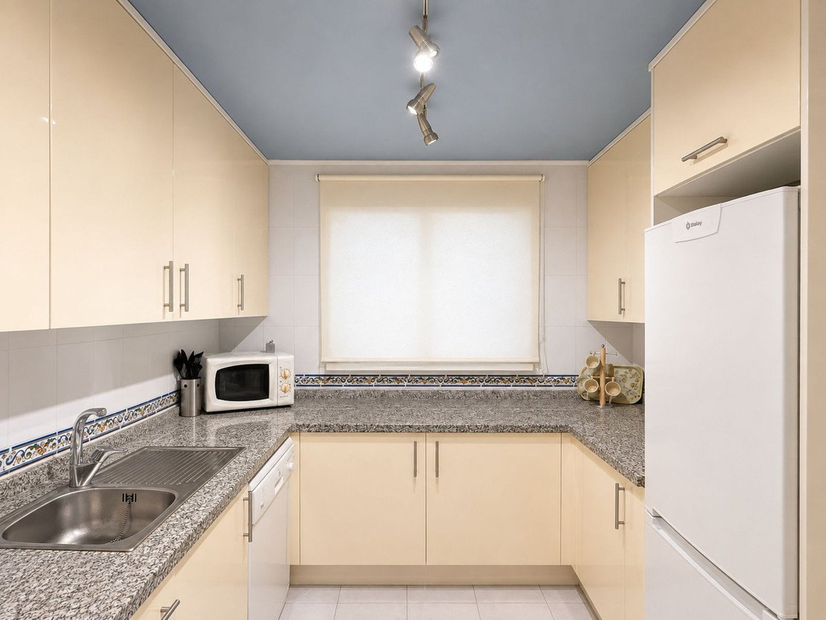 2 Bed Middle Floor Apartment in Manilva